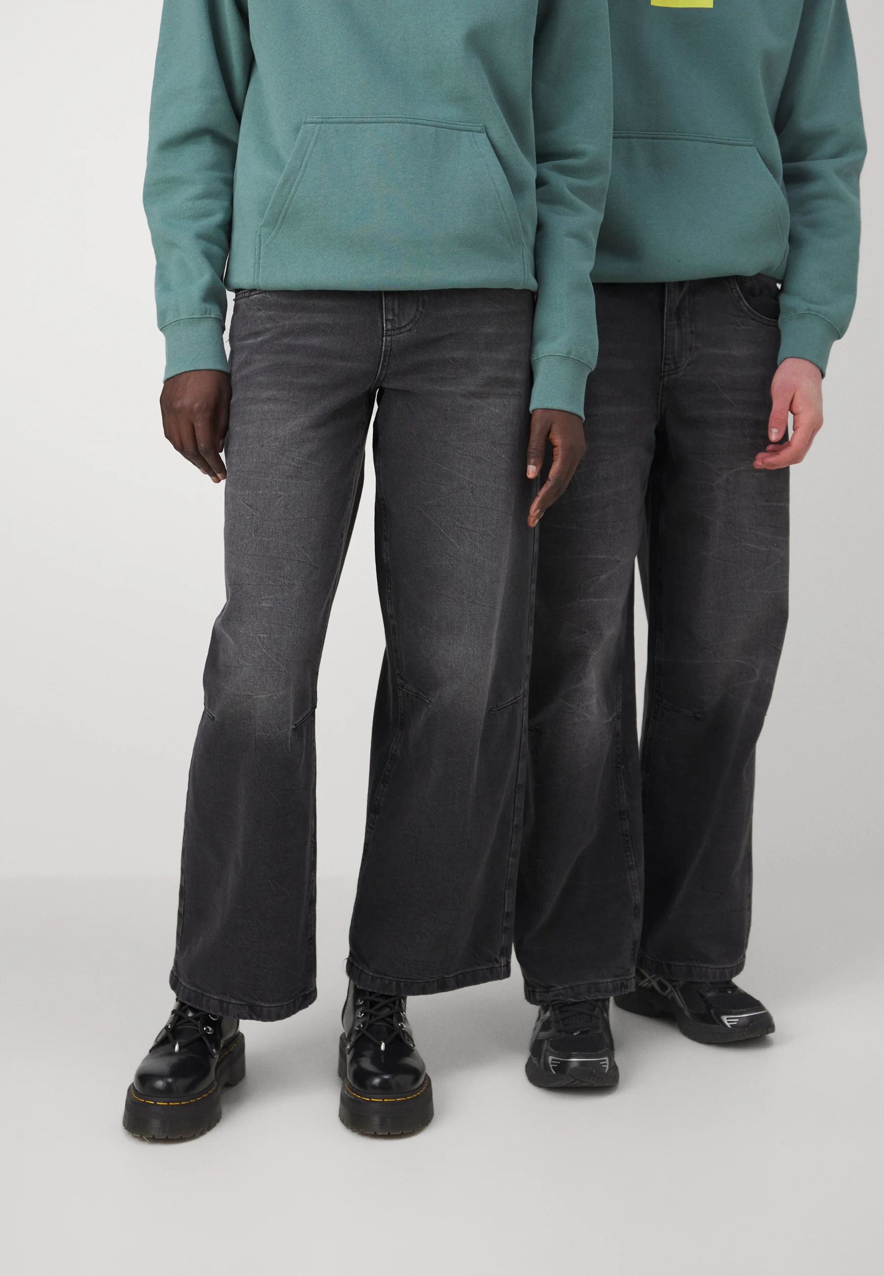 YOURTURN UNISEX - Vaqueros holgados