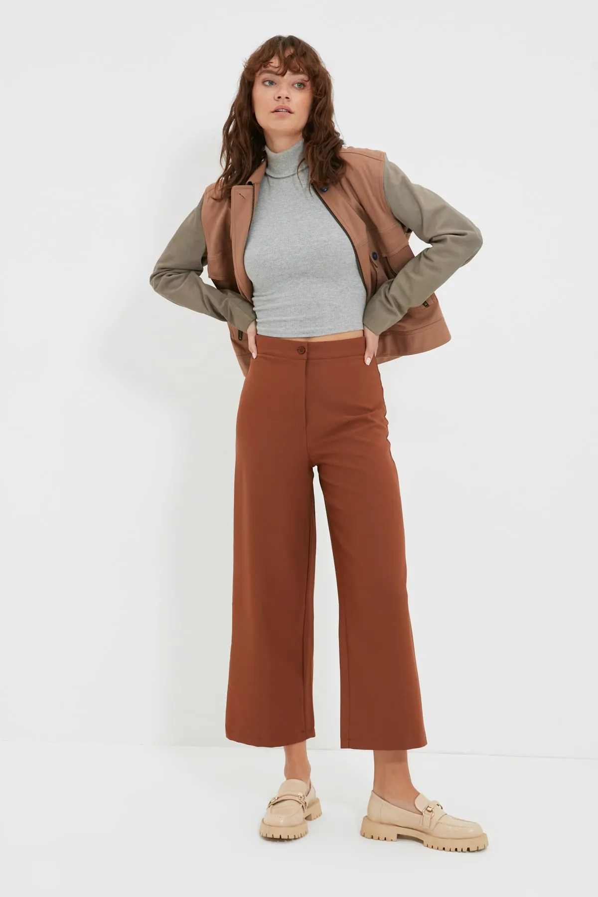 Trendyol Collection  Braune Webhose mit weitem Bein TWOSS20PL0090