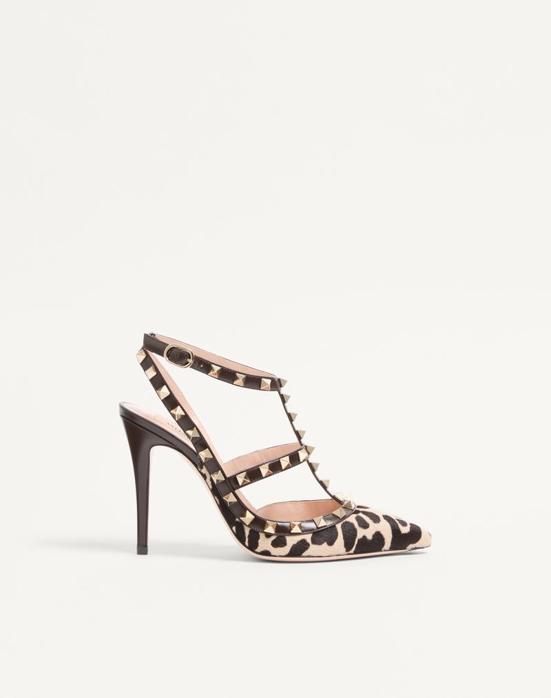 Sapatos de salto alto com tiras em couro de bezerro com efeito de pele de pônei e tachas Rockstud de 100 mm