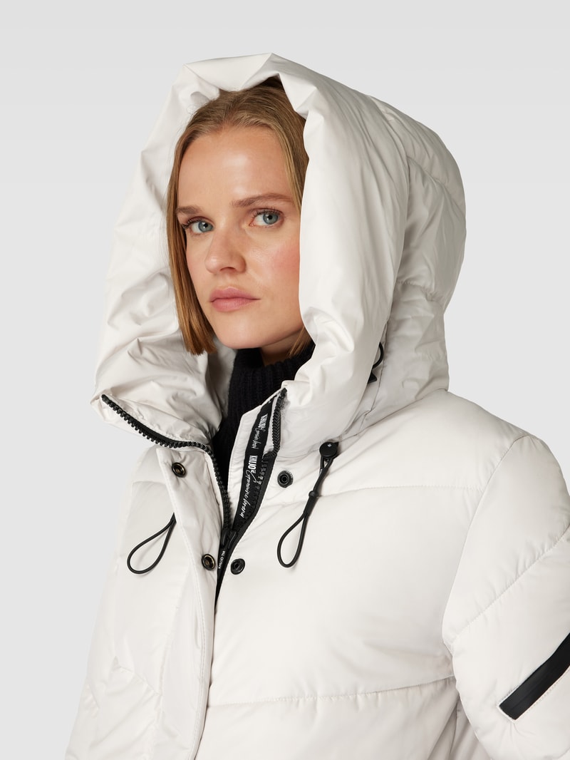 Steppmantel mit Kapuze Modell 'JORDIS' in offwhite