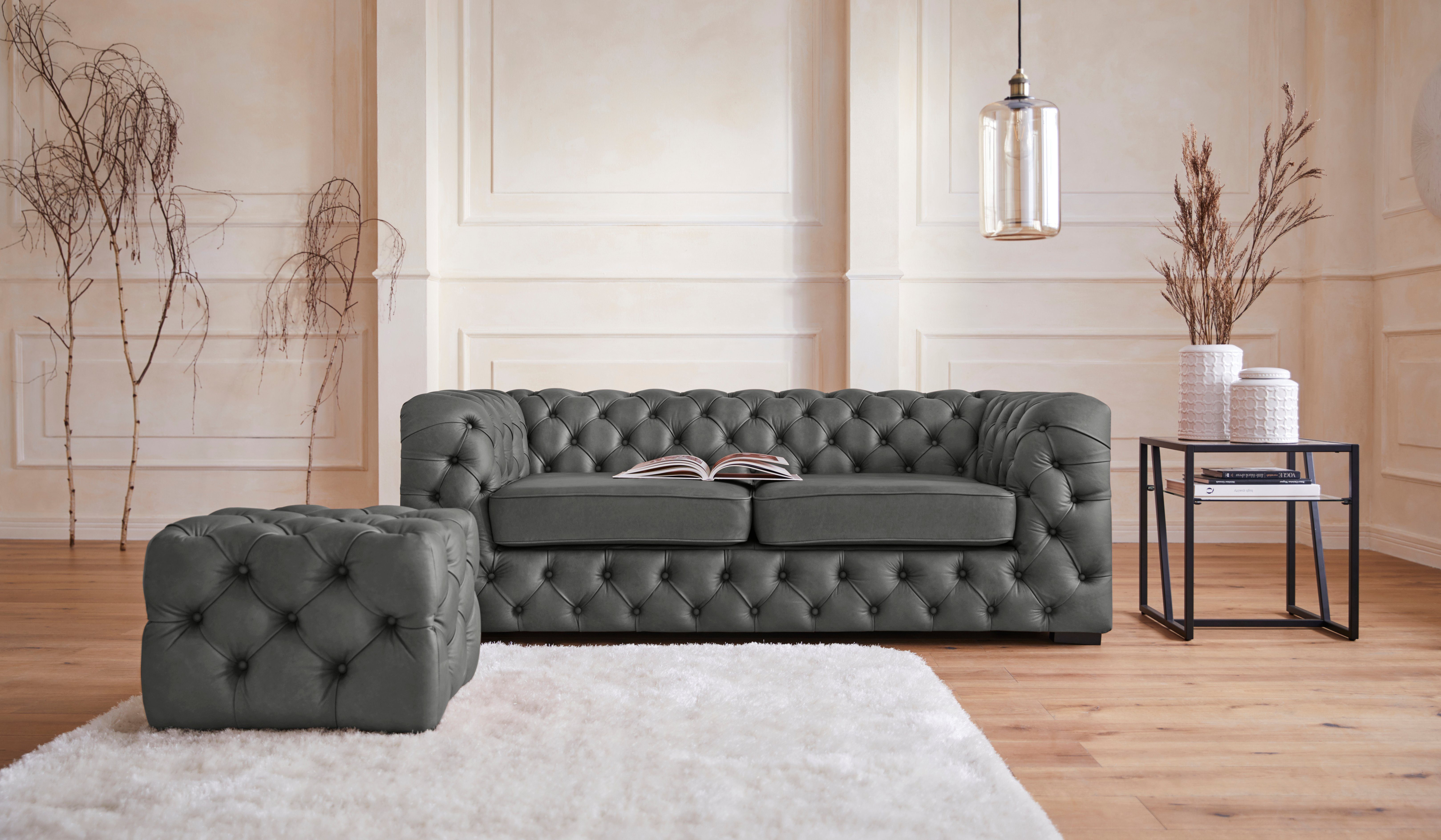 Guido Maria Kretschmer Home&Living Chesterfield-Sofa Kalina, mit klassischer Chesterfield-Knopfheftung
