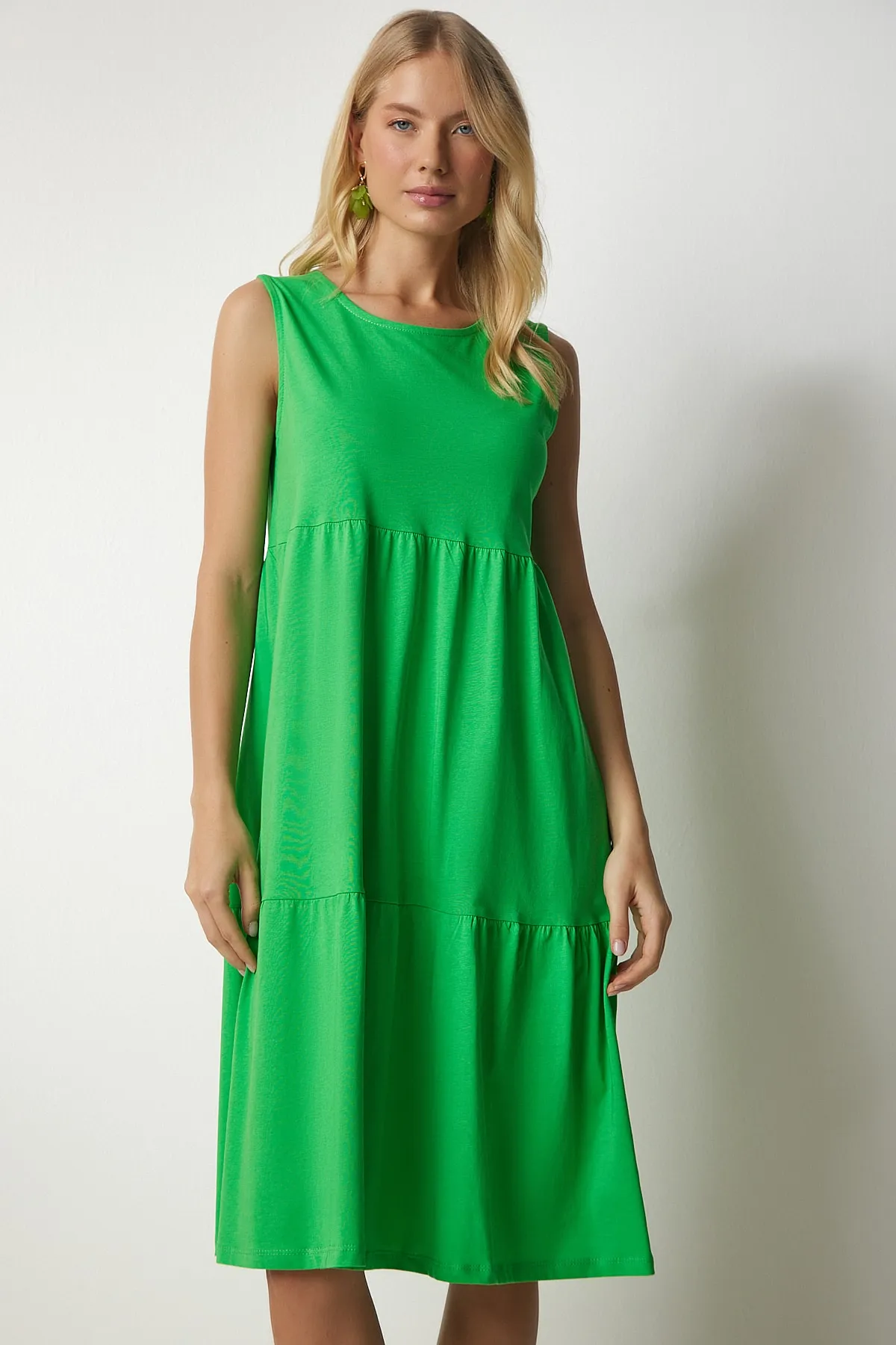 Happiness İstanbul  Hellgrünes ärmelloses Volant-Strickkleid für Damen CR00412