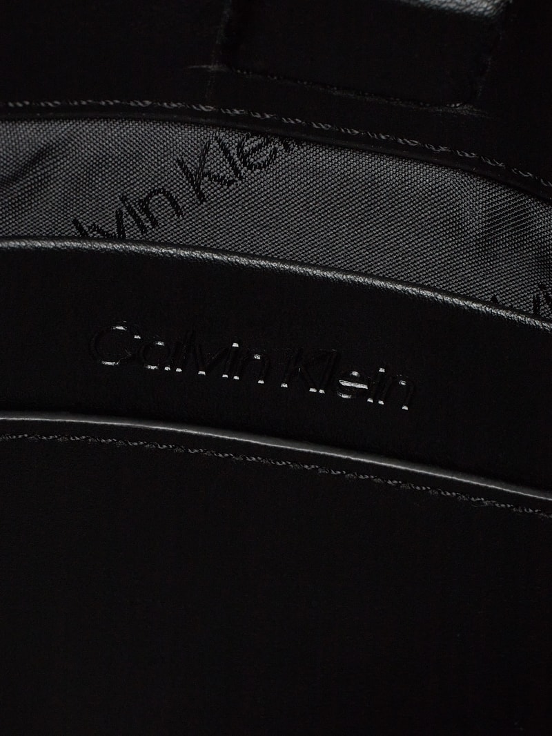 Handtasche in Leder-Optik in schwarz