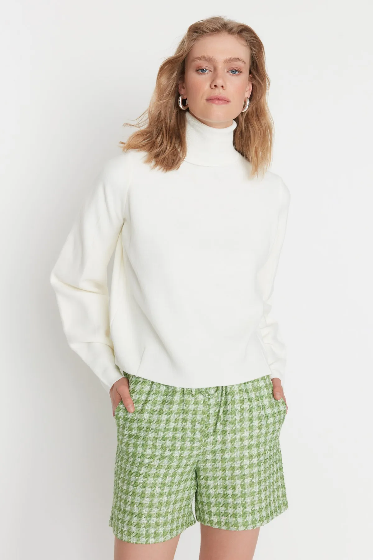 Trendyol Collection  Ecru Basic Rollkragenpullover TWOAW21KZ0485