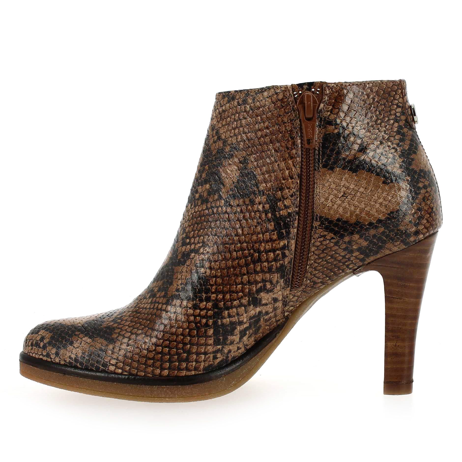 Janie Philip  MAX - Camel Python