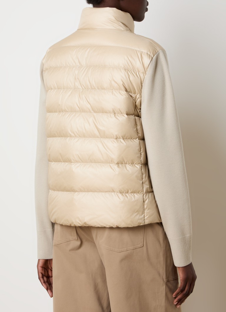 Vestă Moncler confecționată din lână virgină fină cu căptușeală în față și spate.