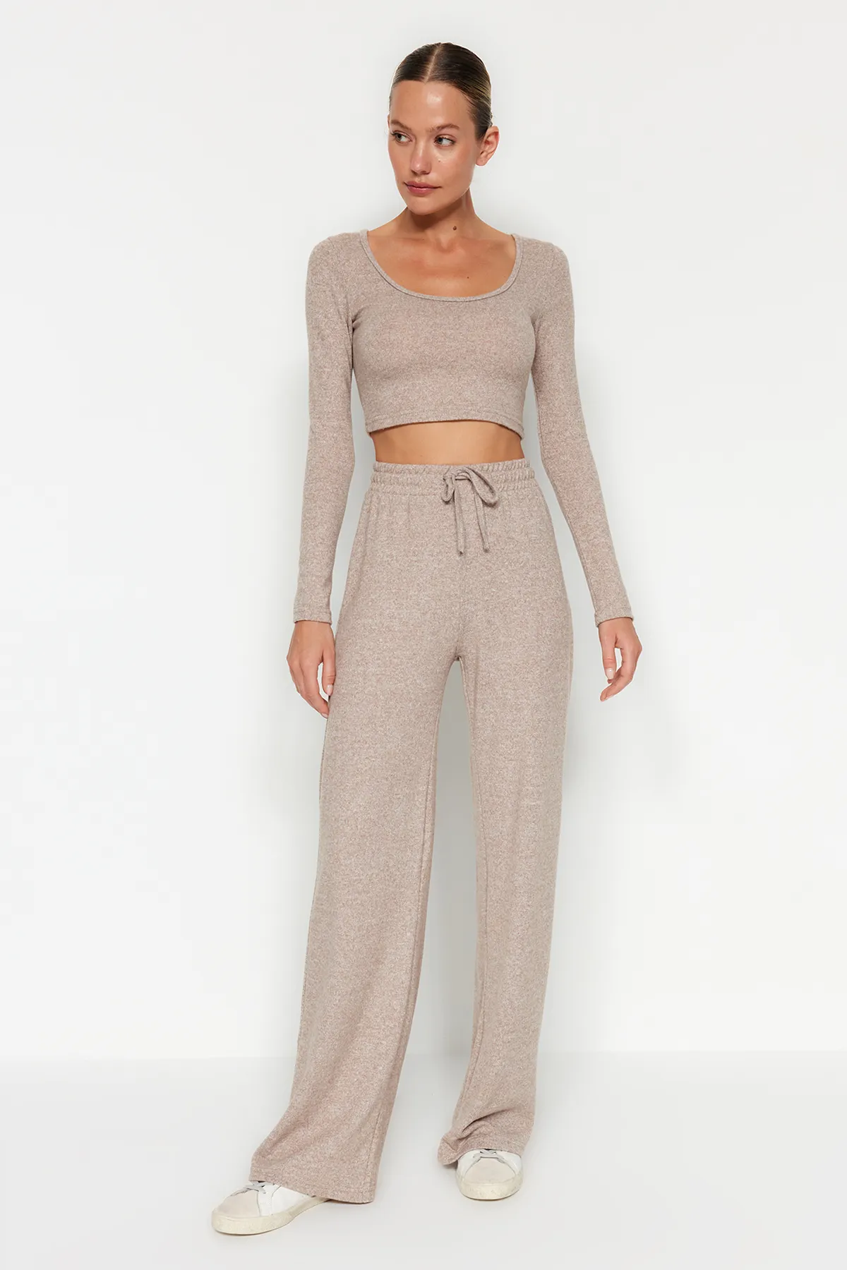 Trendyol Collection  Beiges Yumoş Crop- und Wide Leg/Wide Leg Strick-Set aus Unterteil und Top TWOAW23AU00125