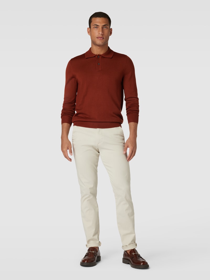 Strickpullover mit Polokragen in terrakotta
