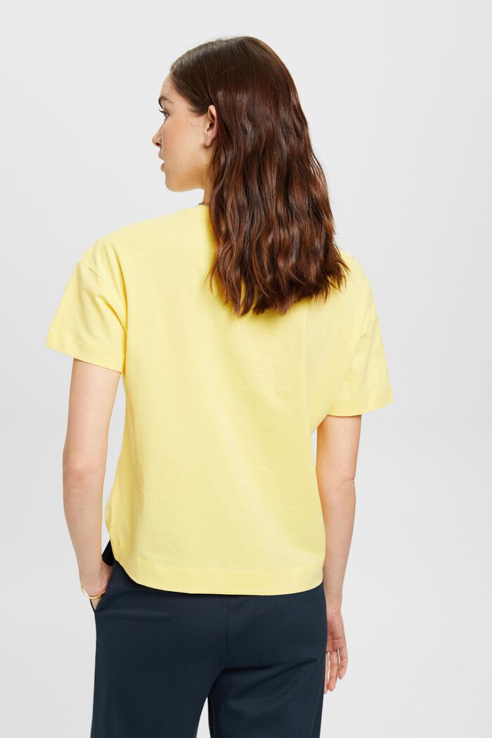T-Shirt mit floralem Print auf der Brust