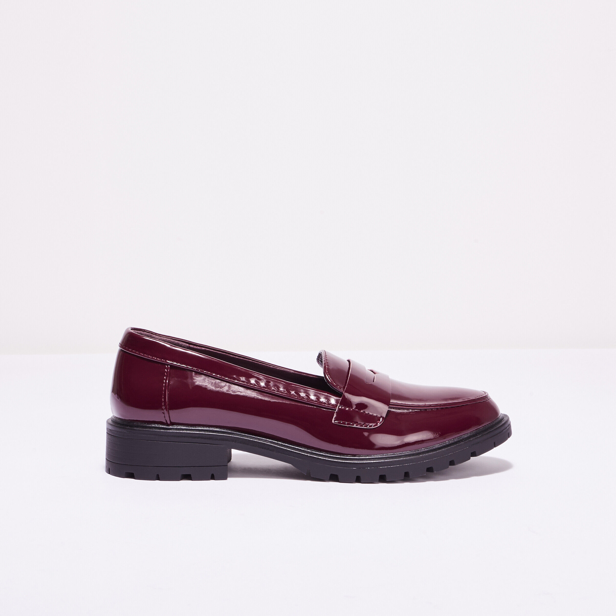 Mocassins vernis crantés prune femme | Cache Cache