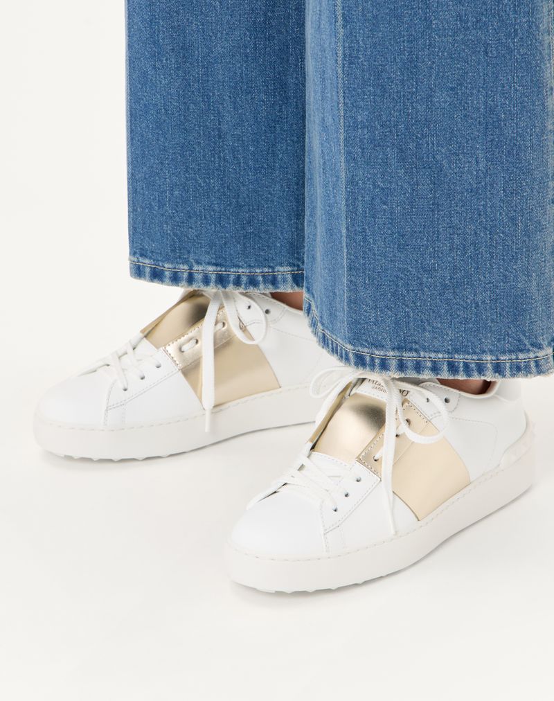 Open sneaker met metallic band