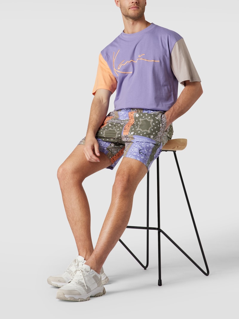 Shorts mit grafischem Allover-Muster in beige