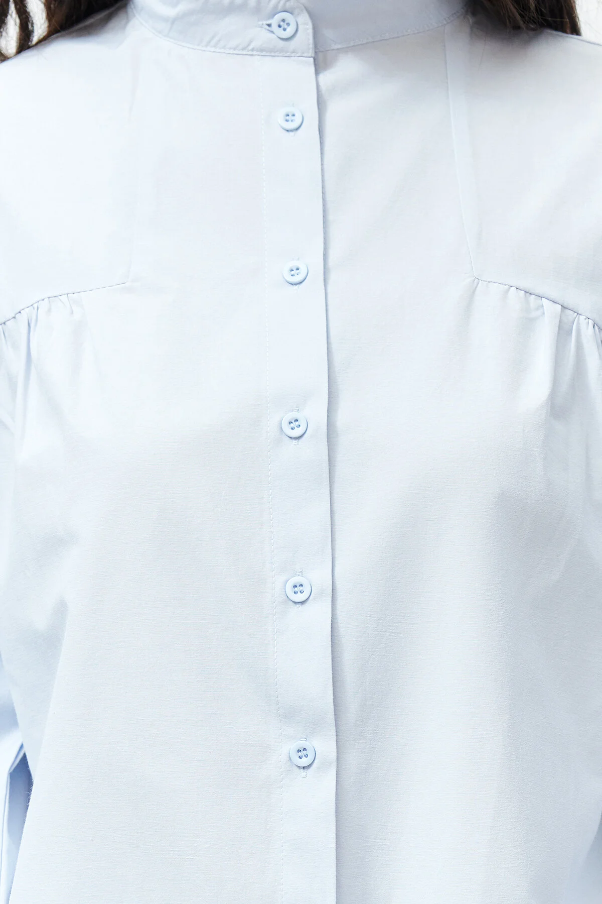Trendyol Modest  Hellblaues Basic-Webhemd aus Baumwolle mit Rüschendetails TCTSS24TG00055