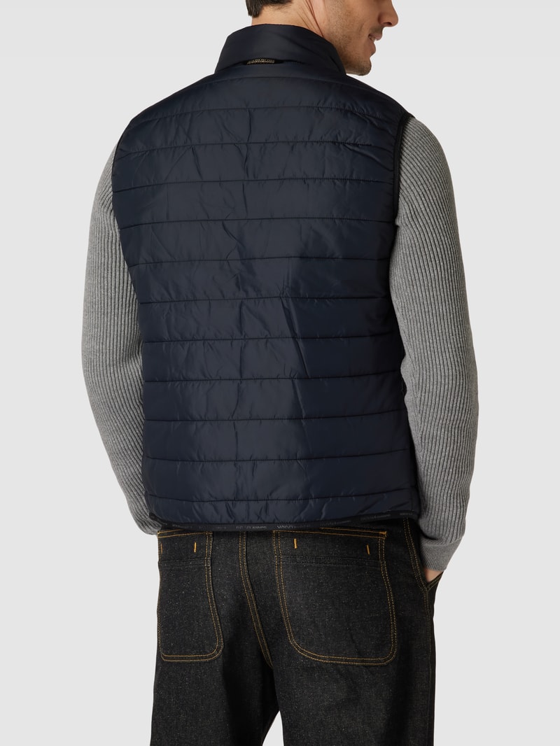 Steppweste mit Label-Patch Modell 'ACALMAR' in schwarz