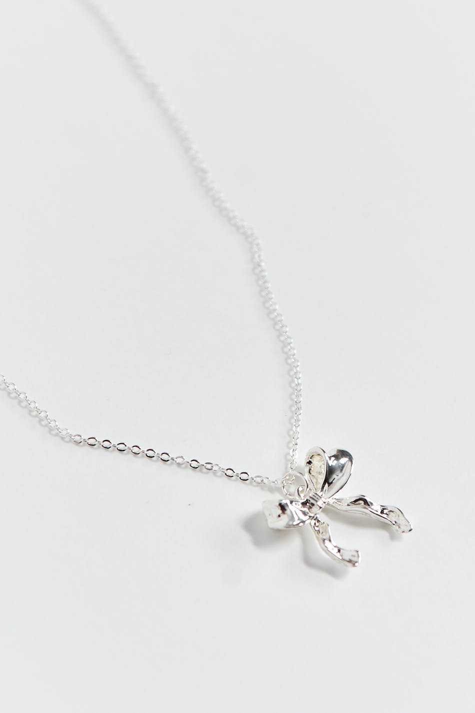 Bow necklace