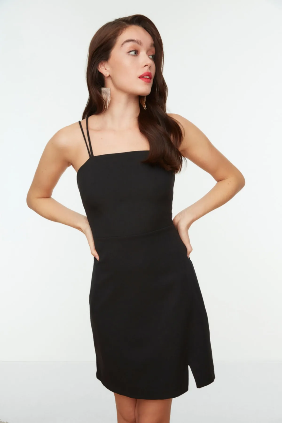 Trendyol Collection  Schwarzes, elegantes Abendkleid mit Trägern TPRSS21EL0093