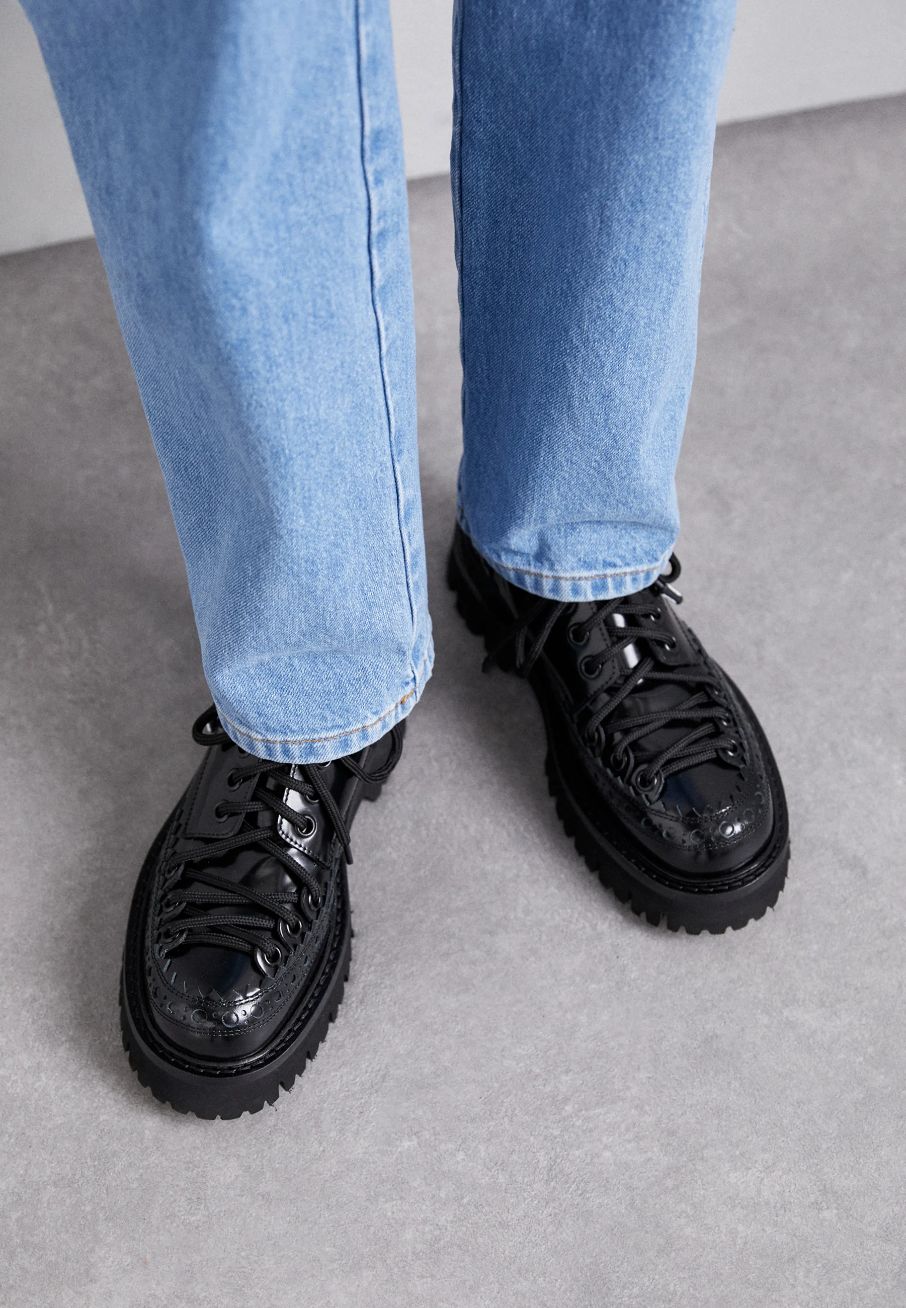 Zapatos con cordones MOSCHINO