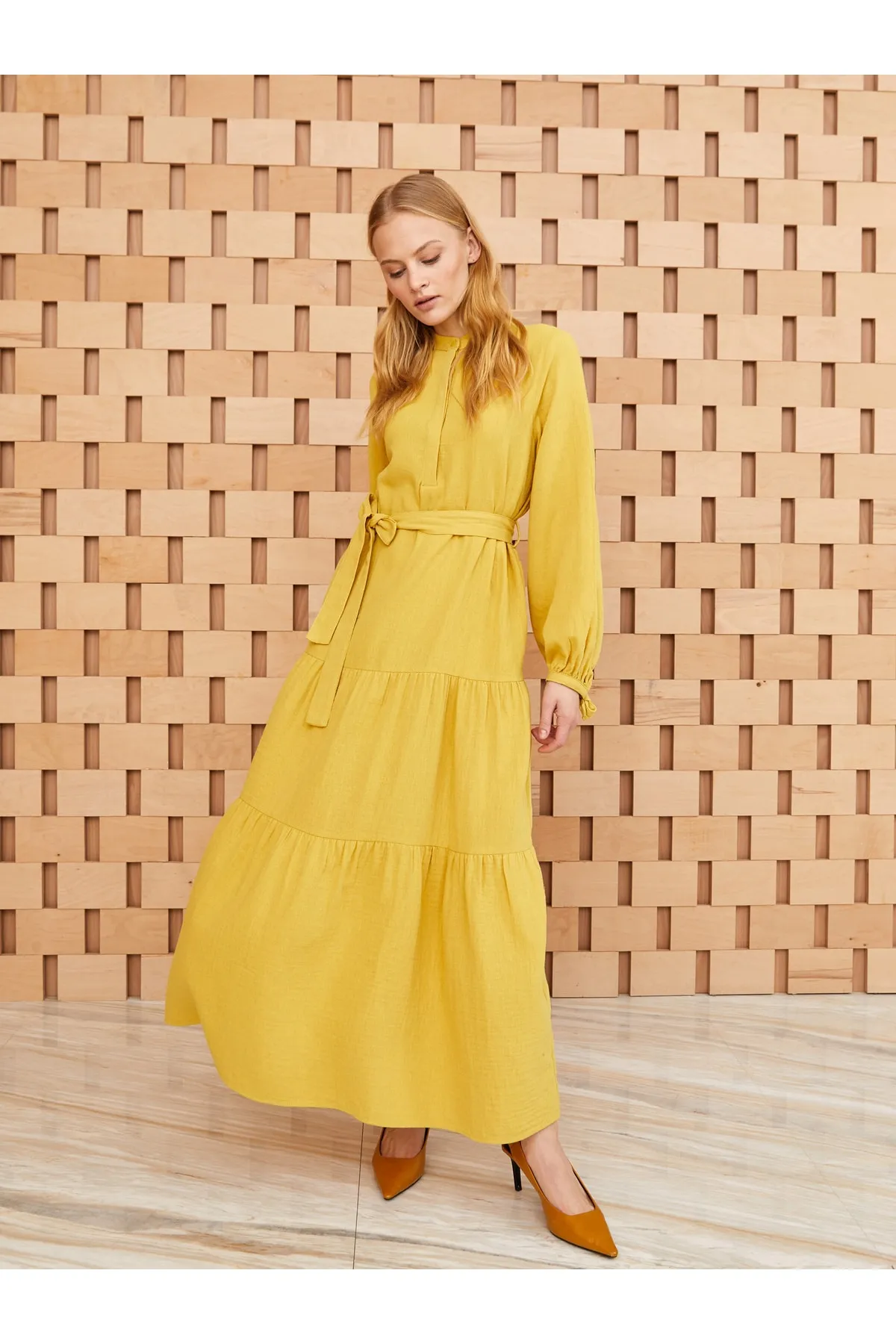 LC Waikiki  Prächtiges, gerades, langärmliges Musselin-Damenkleid mit Kragen