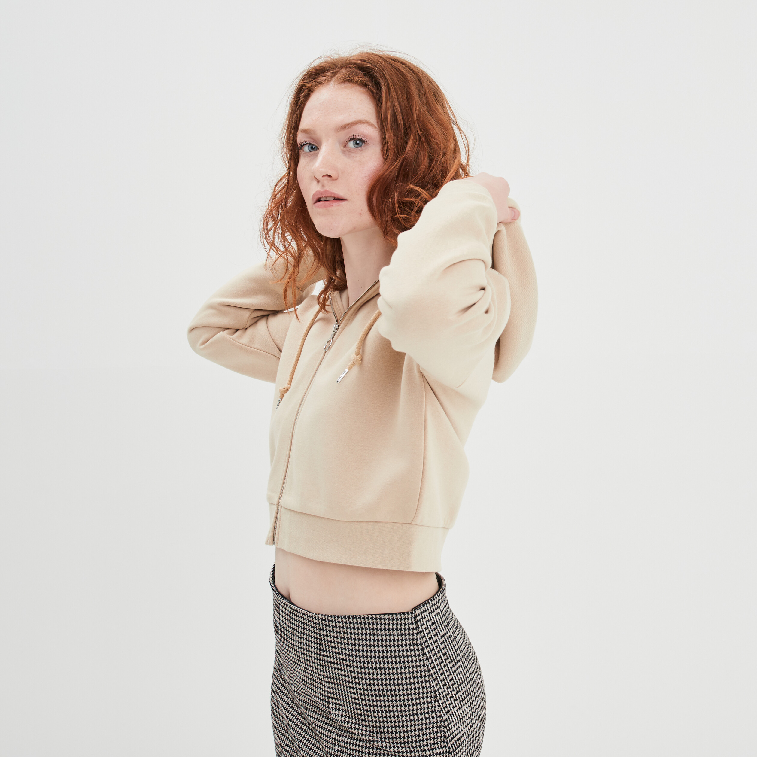Sweat zippé à capuche court sable femme | La Halle