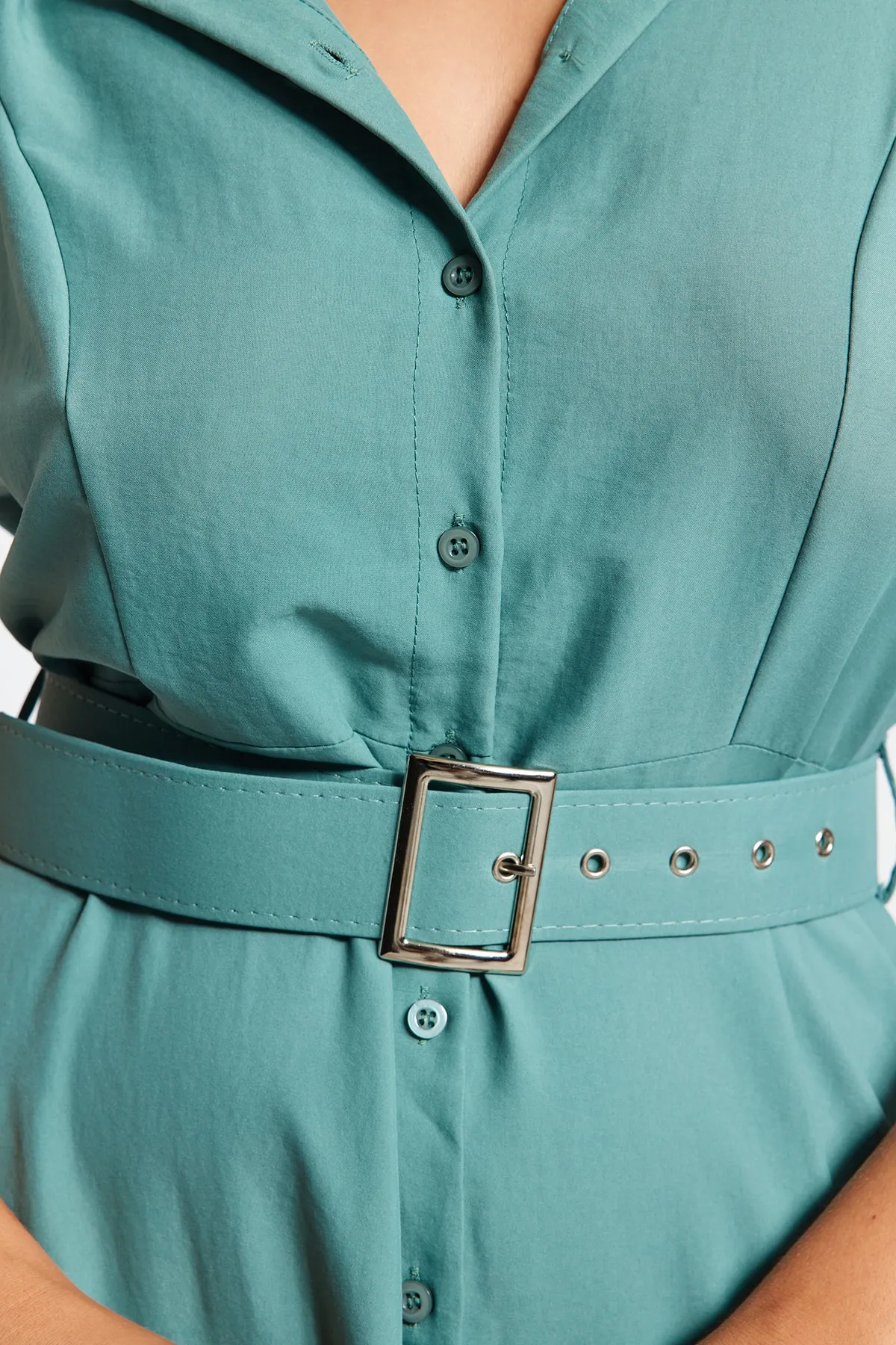 Trendyol Curve  Mintgrünes gewebtes Hemdblusenkleid mit Gürtel TBBSS23AH00277