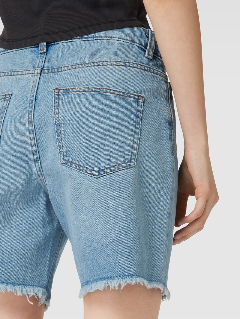 Jeansshorts mit ausgefransten Beinabschlüssen Modell 'SMILEY' in hellblau