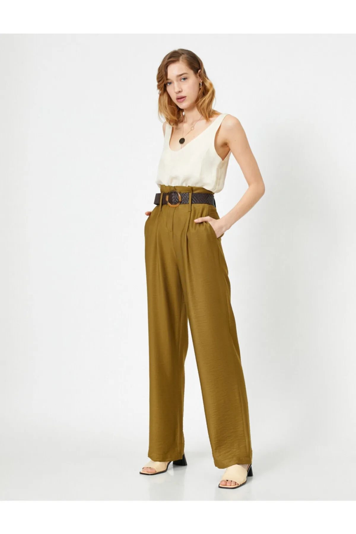 Koton  Gürteldetaillierte Hose mit hoher Taille und Taschendetail