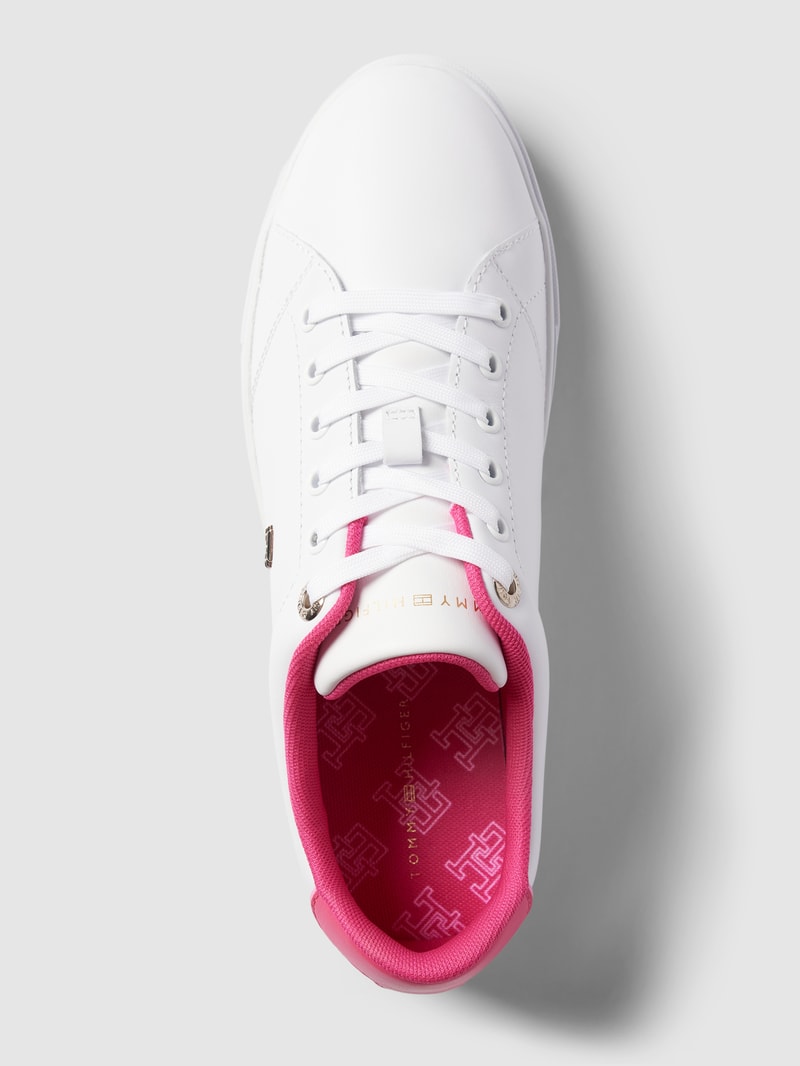 Sneaker mit Label-Detail in weiß