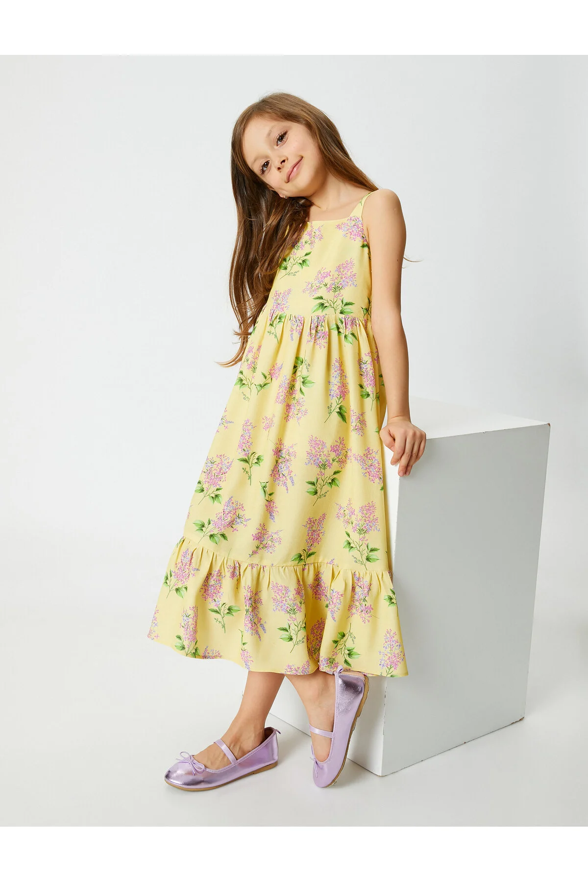 Koton  Midikleid mit floralen Trägern und Gipe-Detail auf der Rückseite