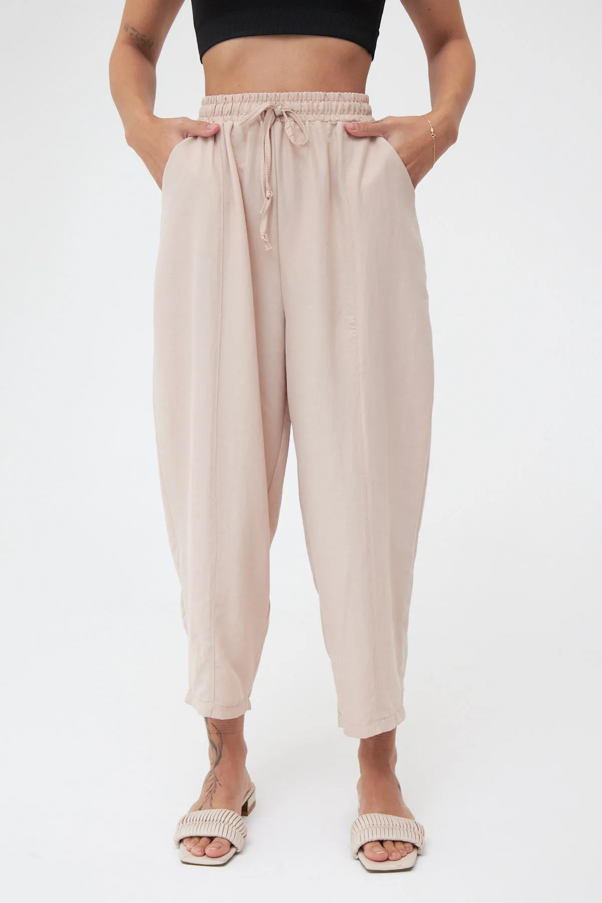 Laluvia  Cremefarbene Ayrobin-Shalwar-Hose mit Taschen
