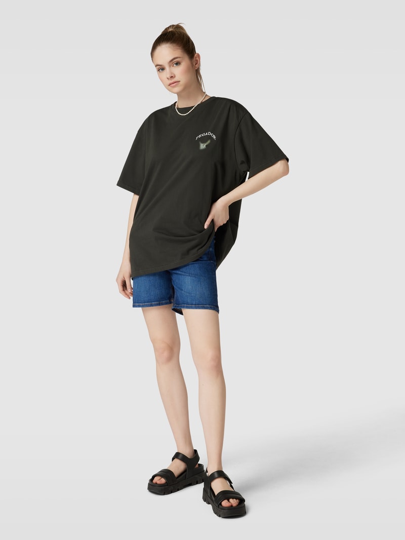 Jeansshorts mit Label-Patch in jeans