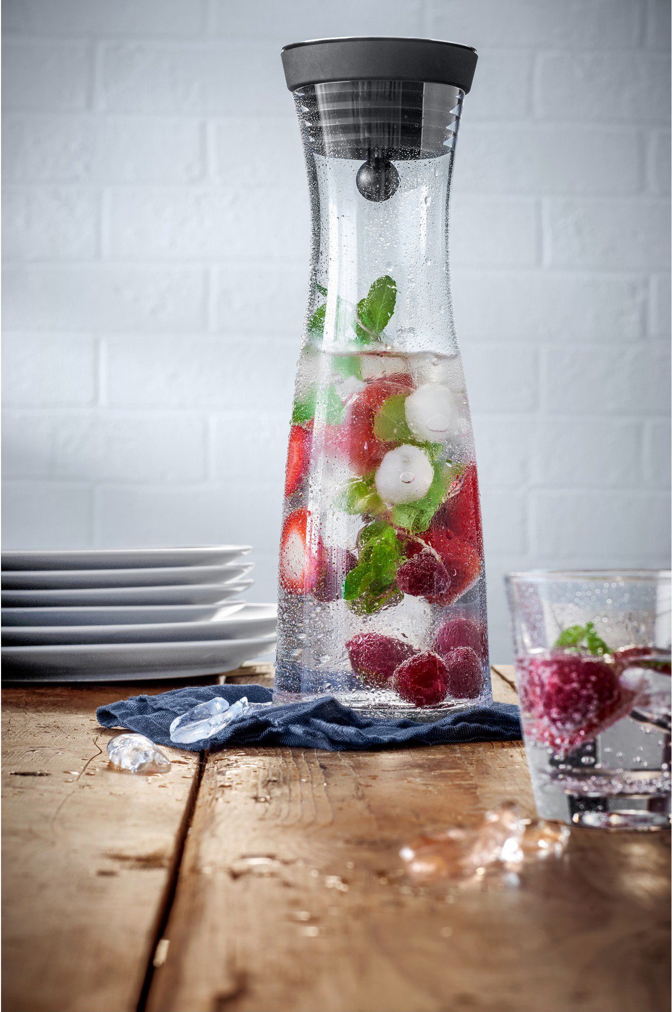 WMF Wasserkaraffe Basic, (1-tlg), mit Silikonrand, 1 Liter