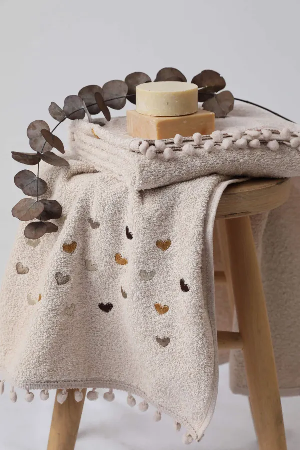 FAVORA  Yoncagül Pompom 2er-Pack Hand- und Gesichtshandtücher 50x90 – Beige