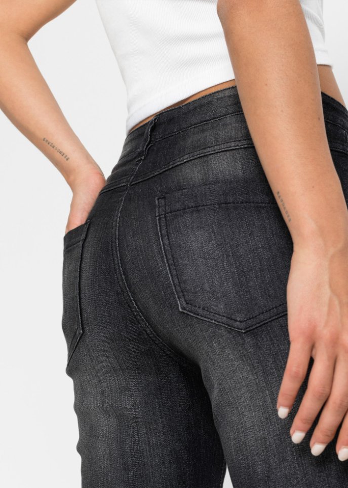 Schlagjeans mit offenem Saumabschluss