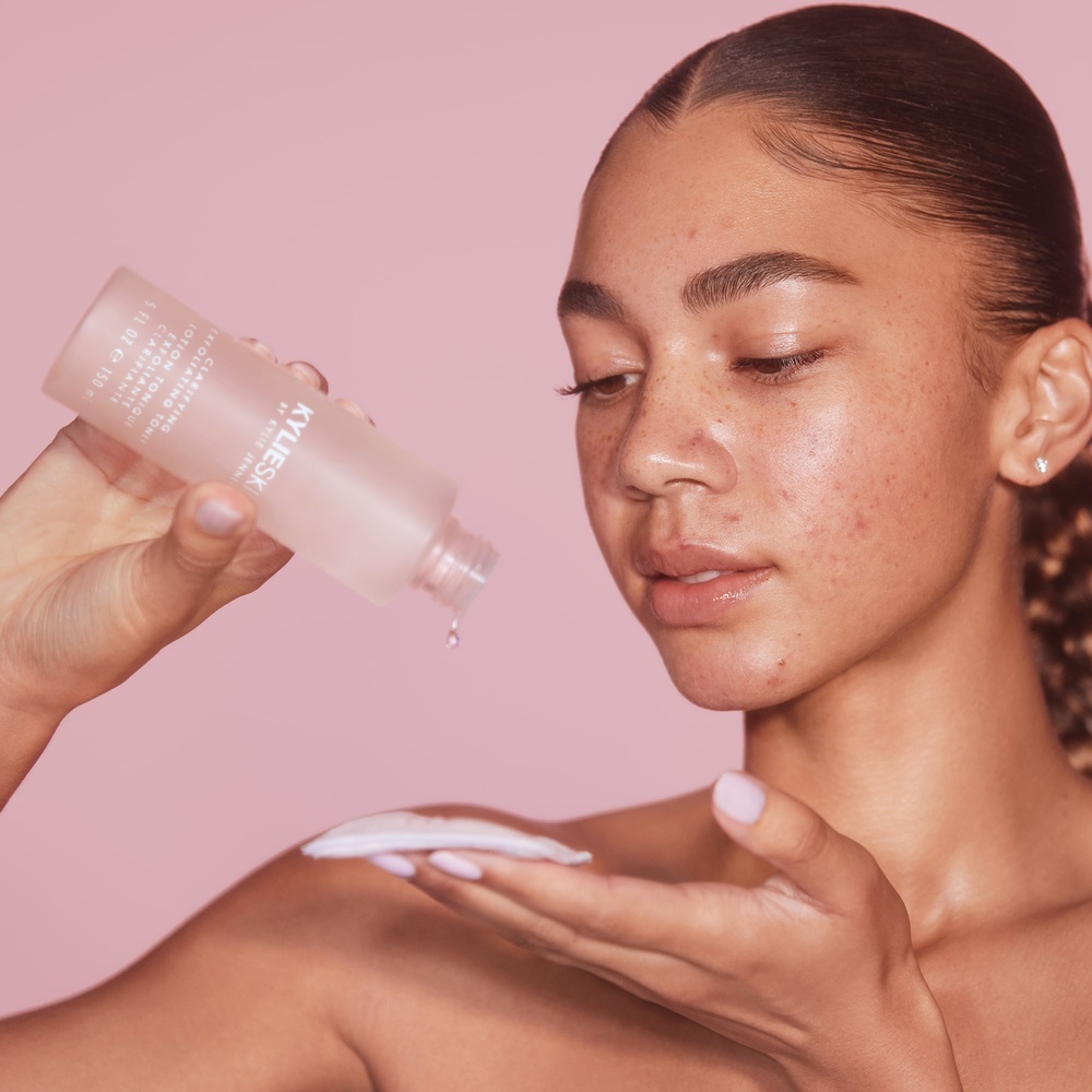kylie by kylie jenner Kylis Skin Clarifying Toner Lotion tonique exfoliante clarifiante