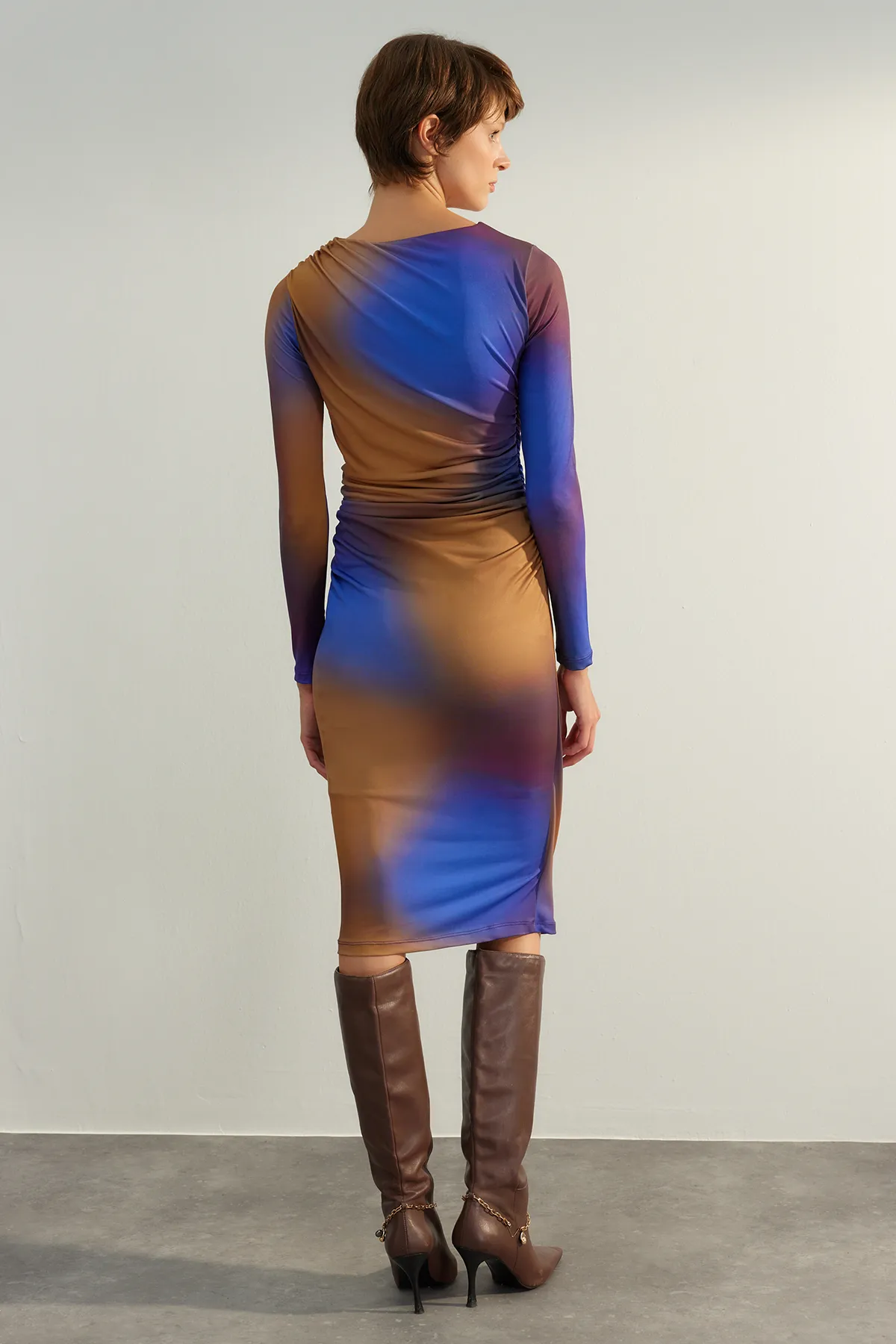 Trendyol Collection  Mehrfarbiges, tailliertes Maxi-Stretch-Strickkleid in limitierter Auflage TWOAW24EL00718