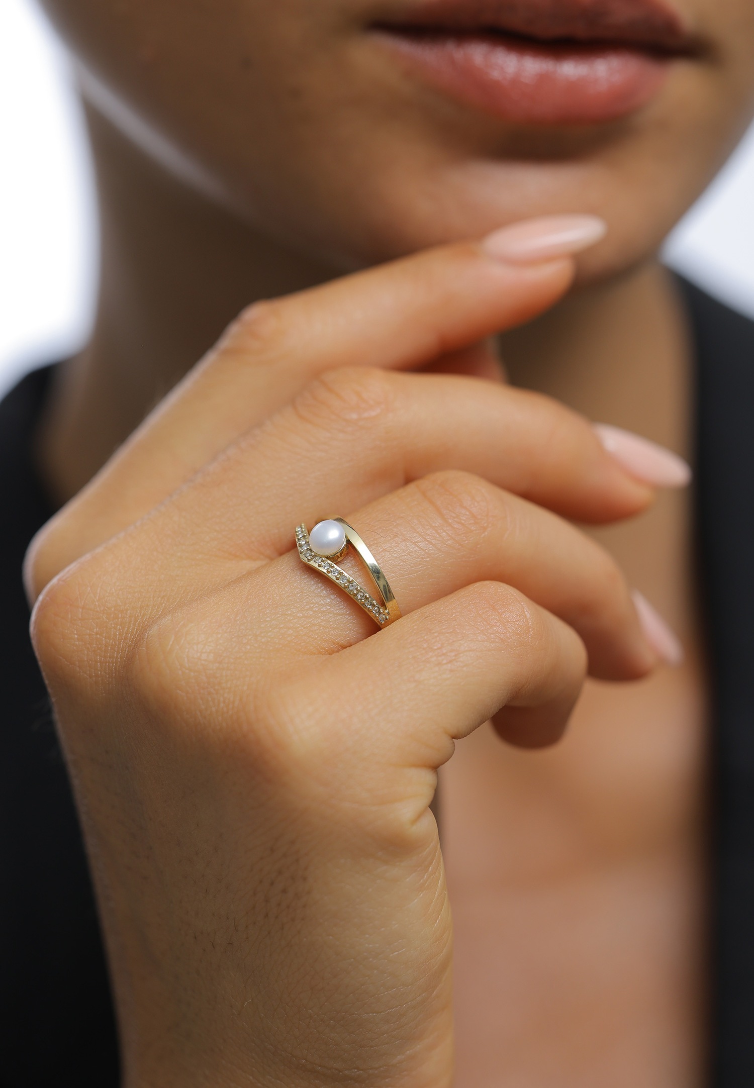 Elegante diseño geométrico para mujer de Elli con perlas cultivadas de agua dulce y cristales en plata de ley 925 chapada en oro.