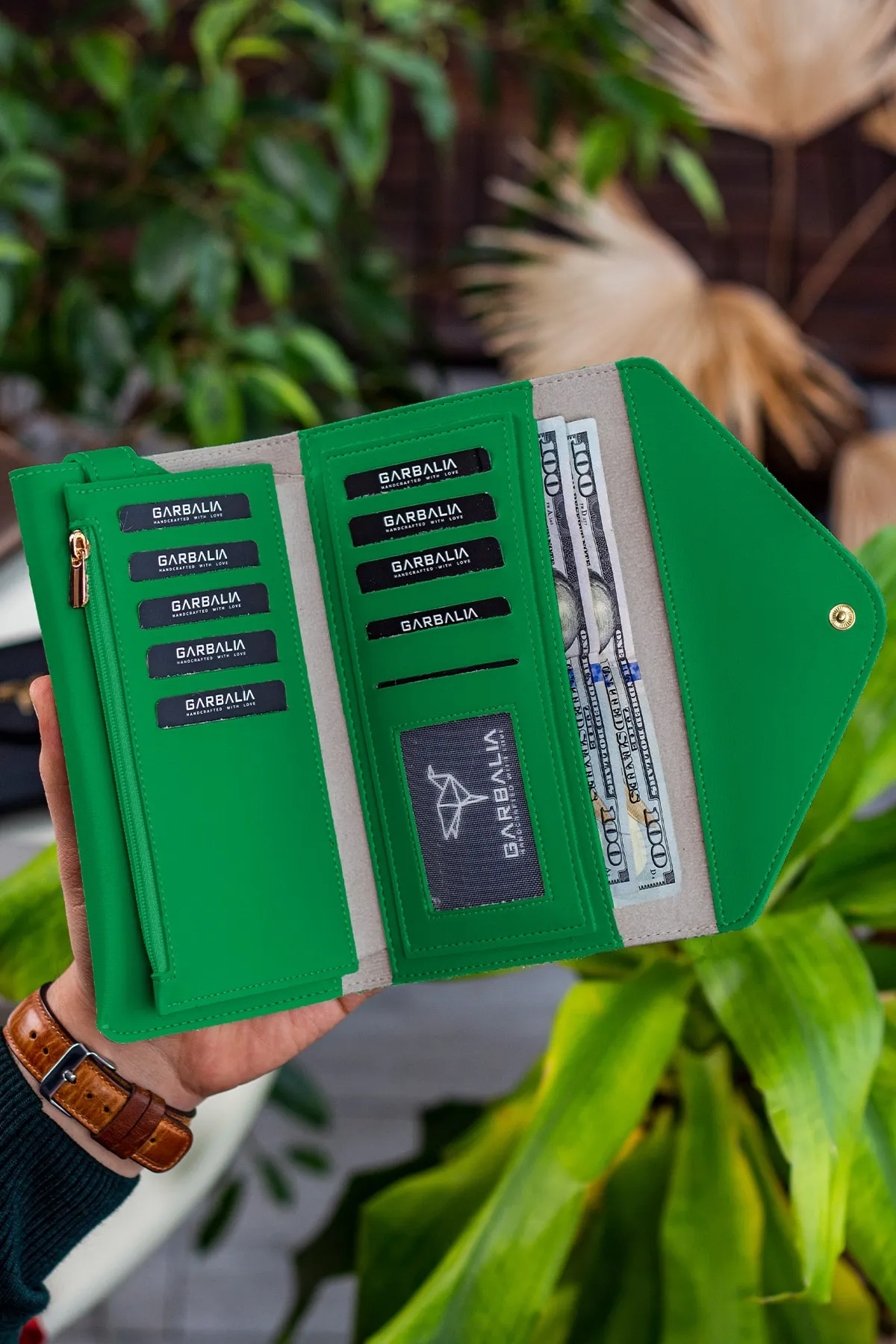 Garbalia  Grüne Damenbrieftasche im Umschlagmodell mit Telefon- und Münzfächern