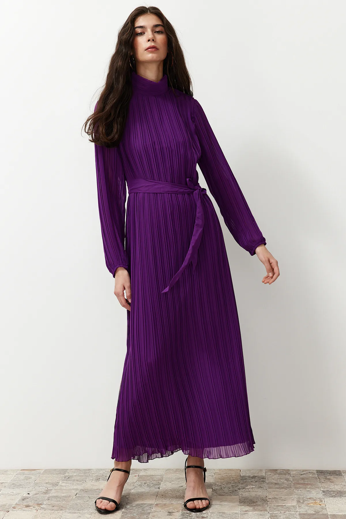 Trendyol Modest  Lila plissiertes, gewebtes, gefüttertes Chiffonkleid TCTSS24DB00040