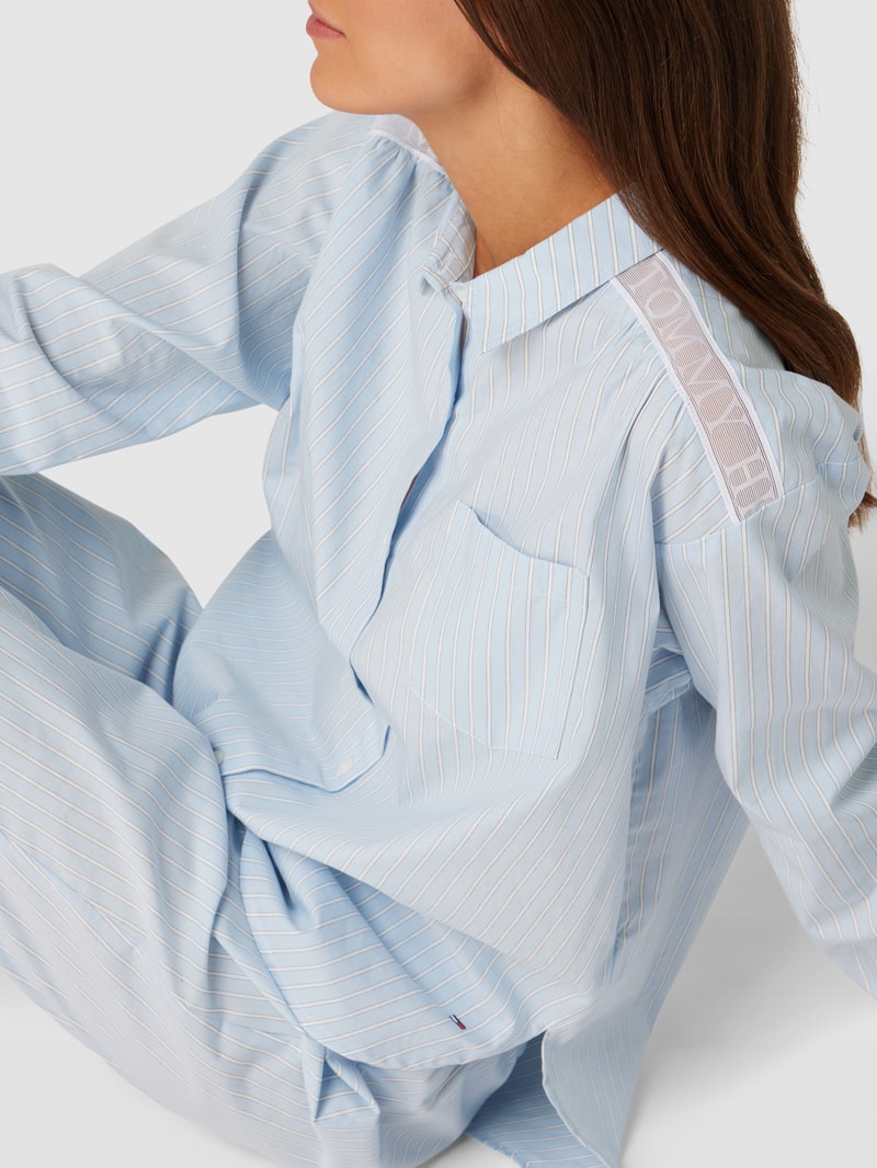 Pyjama-Oberteil mit Streifenmuster Modell 'STRIPE TOP' in hellblau