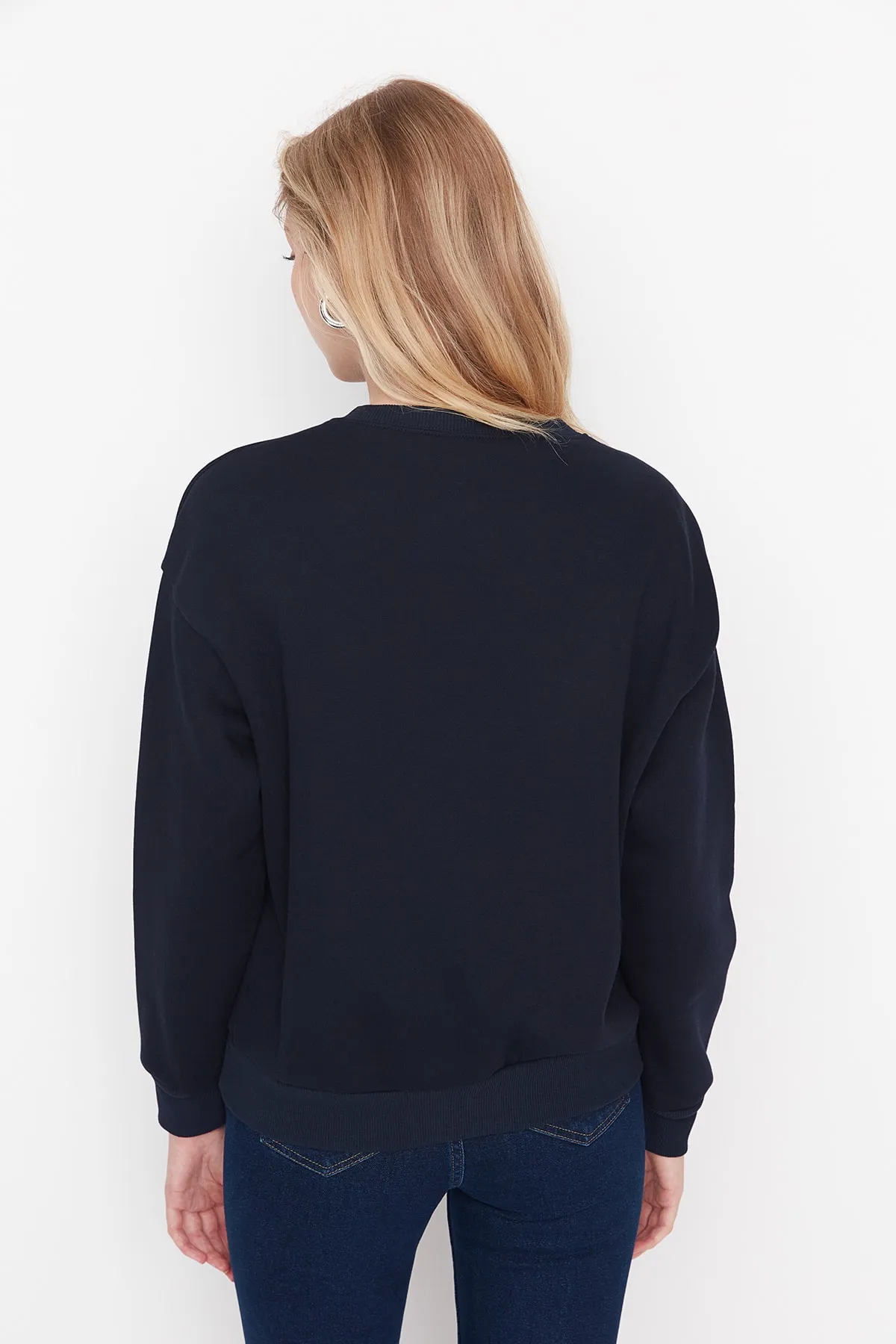 Trendyol Collection  Marineblaues bedrucktes Basic-Sweatshirt aus dickem Fleece innen TWOAW23SW00436