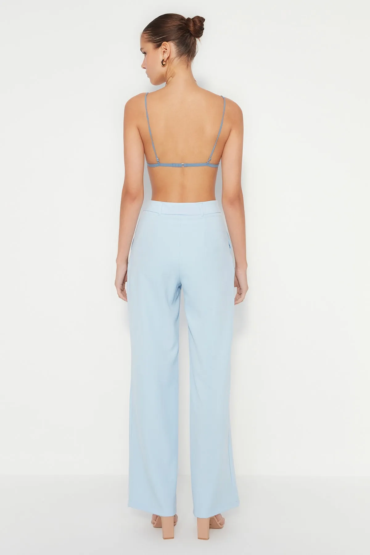Trendyol Collection  Hellblaue gewebte Hose mit hoher Taille und weitem Bein/Plissee mit weitem Bein TWOAW21PL0076