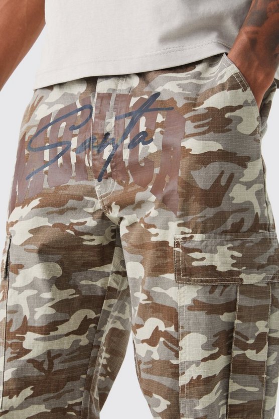 Tall lockere Camouflage Cargo-Hose mit Slogan-Print