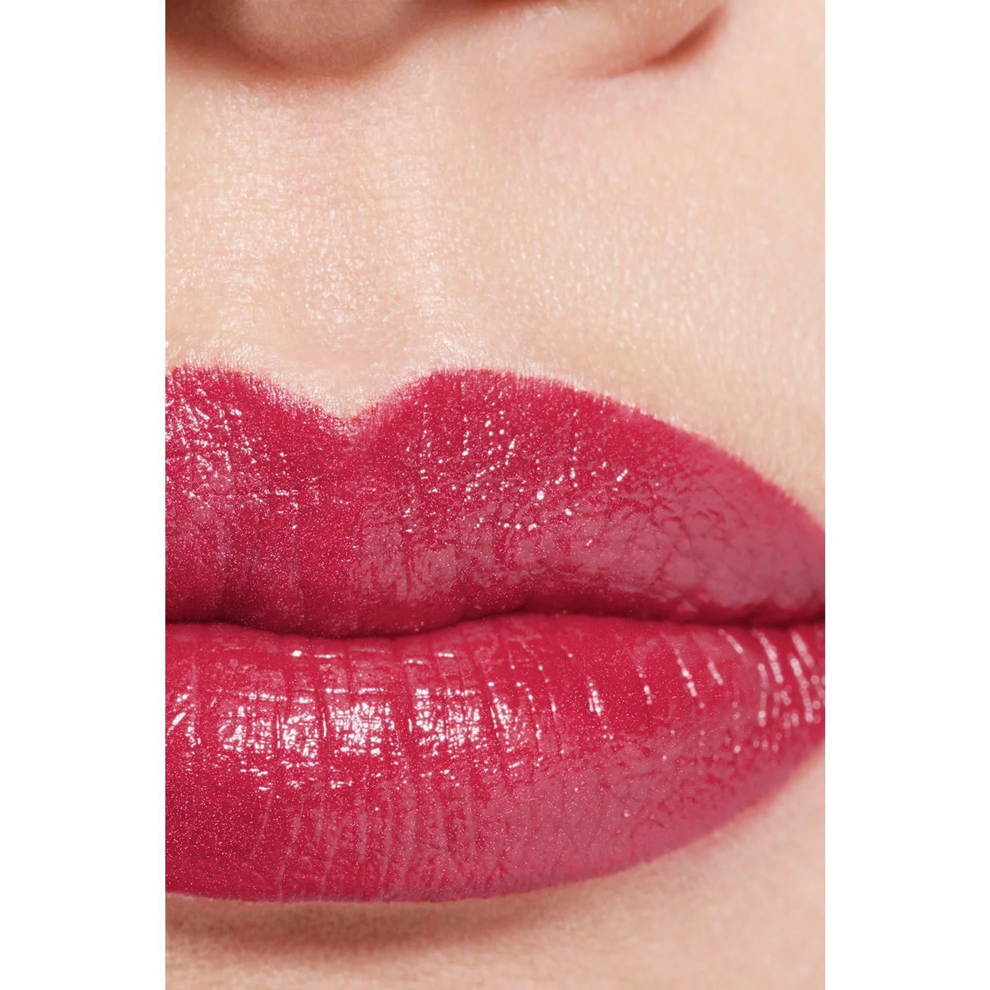 ROUGE ALLURE L'EXTRAIT - LA BARRA DE LABIOS DE ALTA INTENSIDAD CON EXTRACTO DE LUZ Y CUIDADO. RECARGABLE.