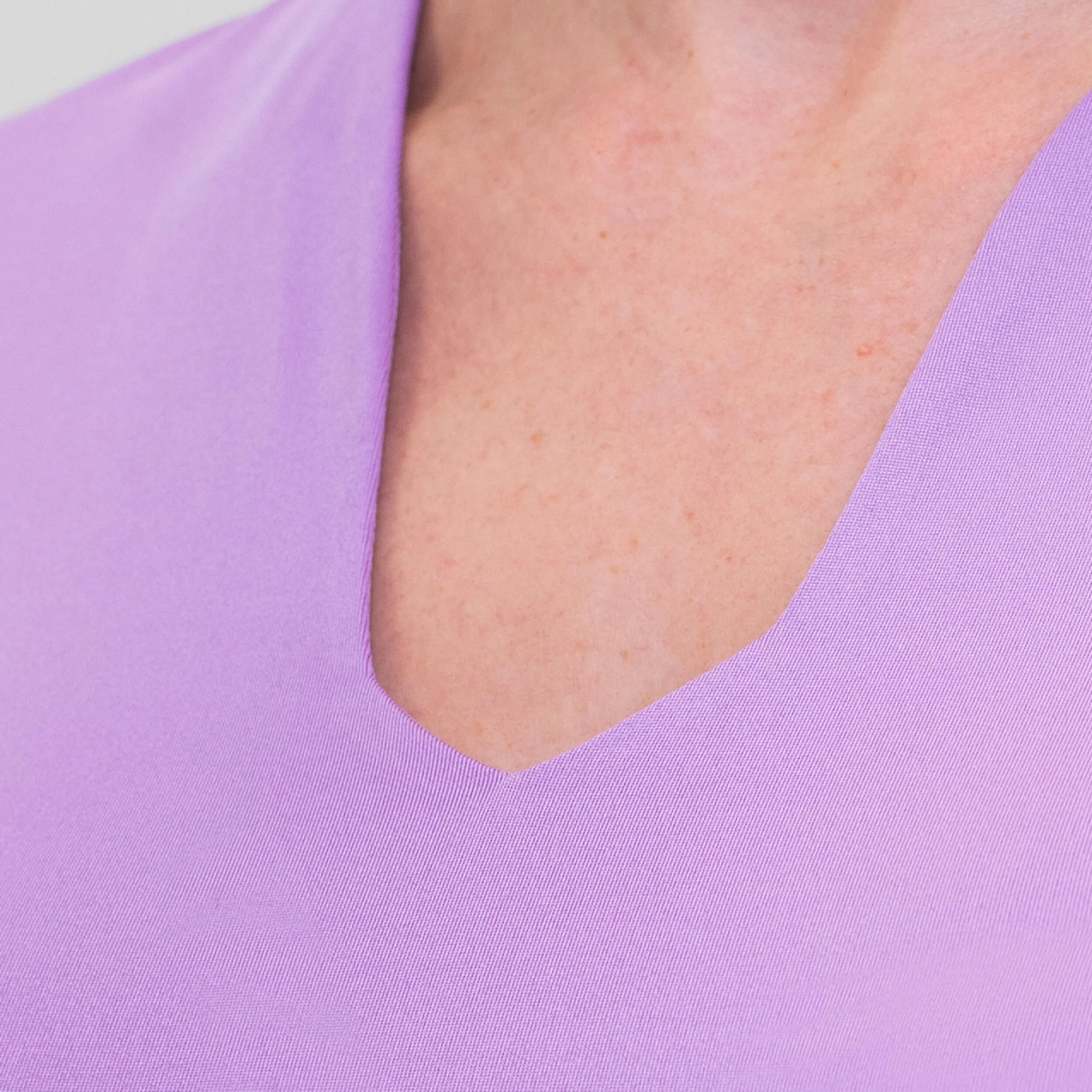 Spike V-Neck T-Shirt Damen - Lila