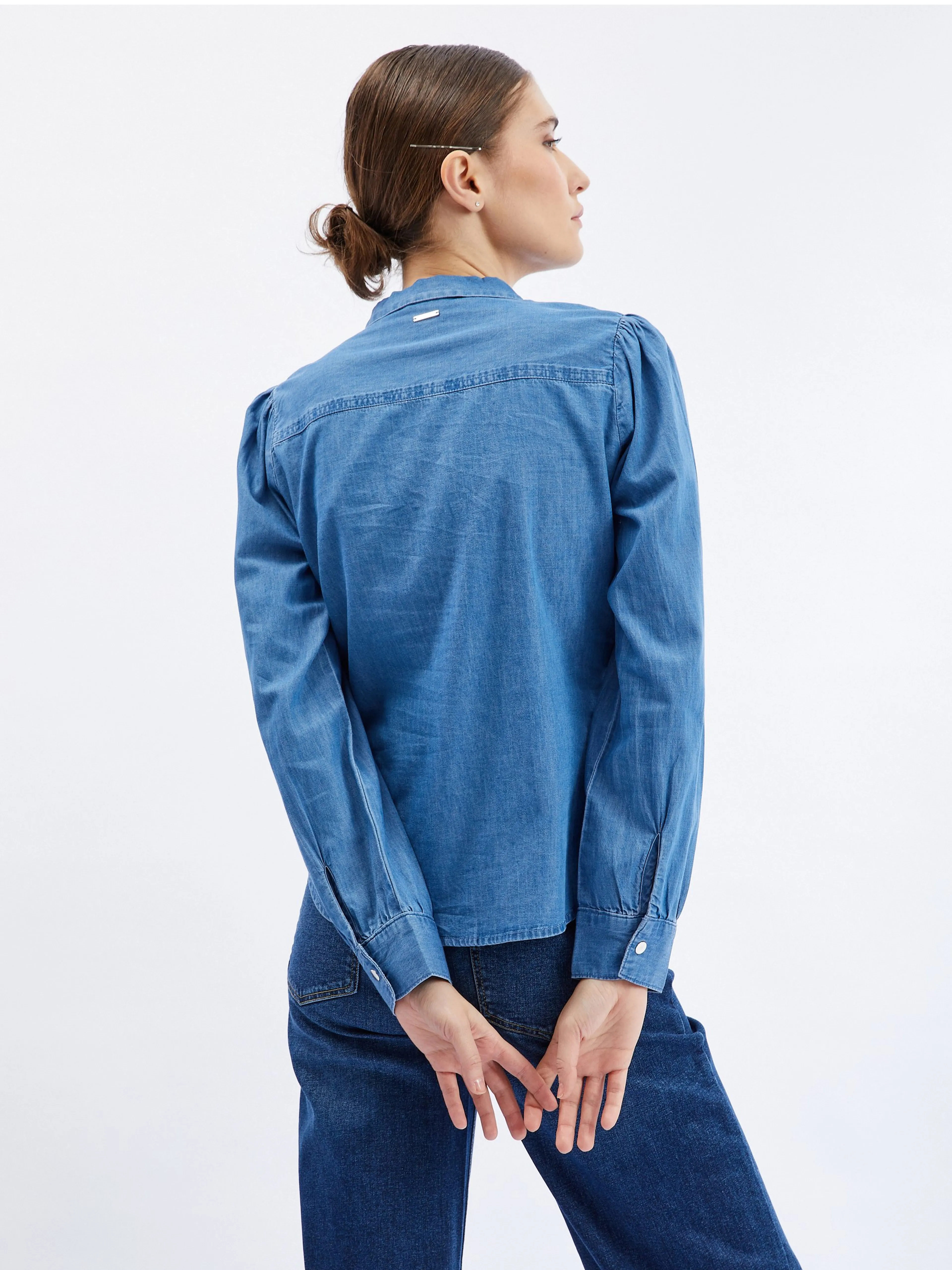 Blaues Damen-Denim-Shirt mit dekorativem Detail ORSAY