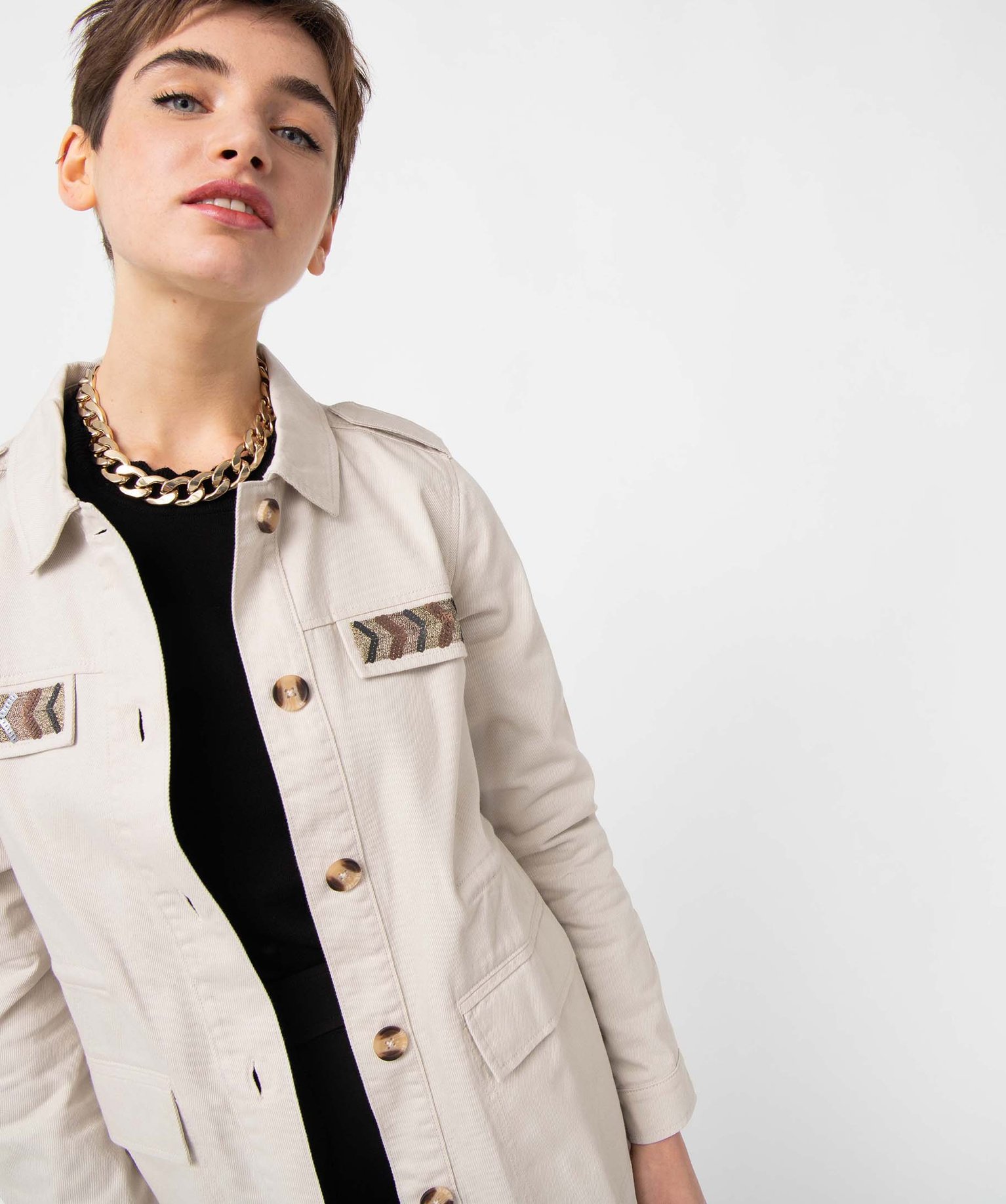 Veste femme saharienne avec broderies sur la poitrine ecru | GEMO