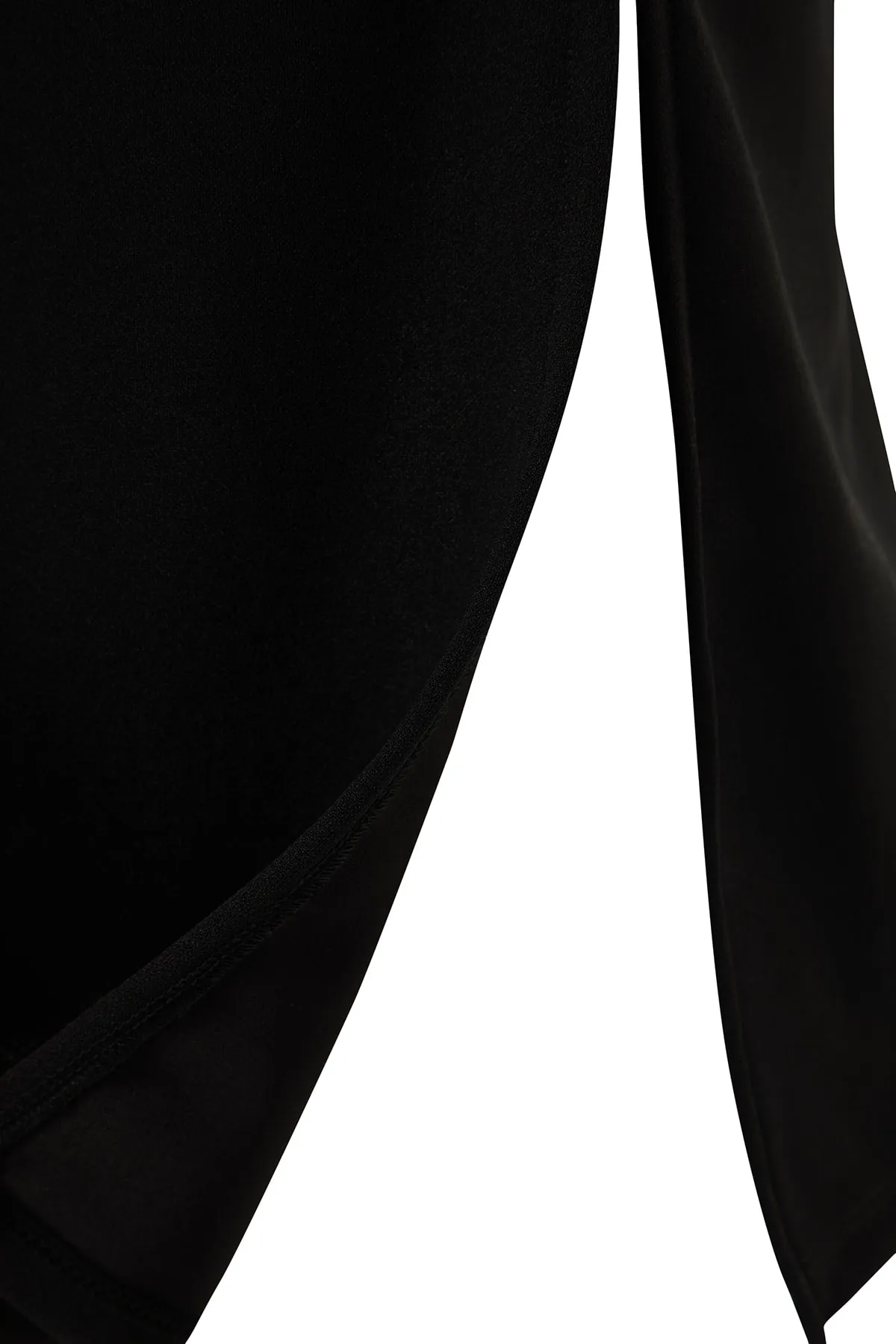 Trendyol Collection  Schwarzes, figurbetontes Strick-Bleistiftkleid mit Cut-Out-Details und Stehkragen TWOSS23EL02166