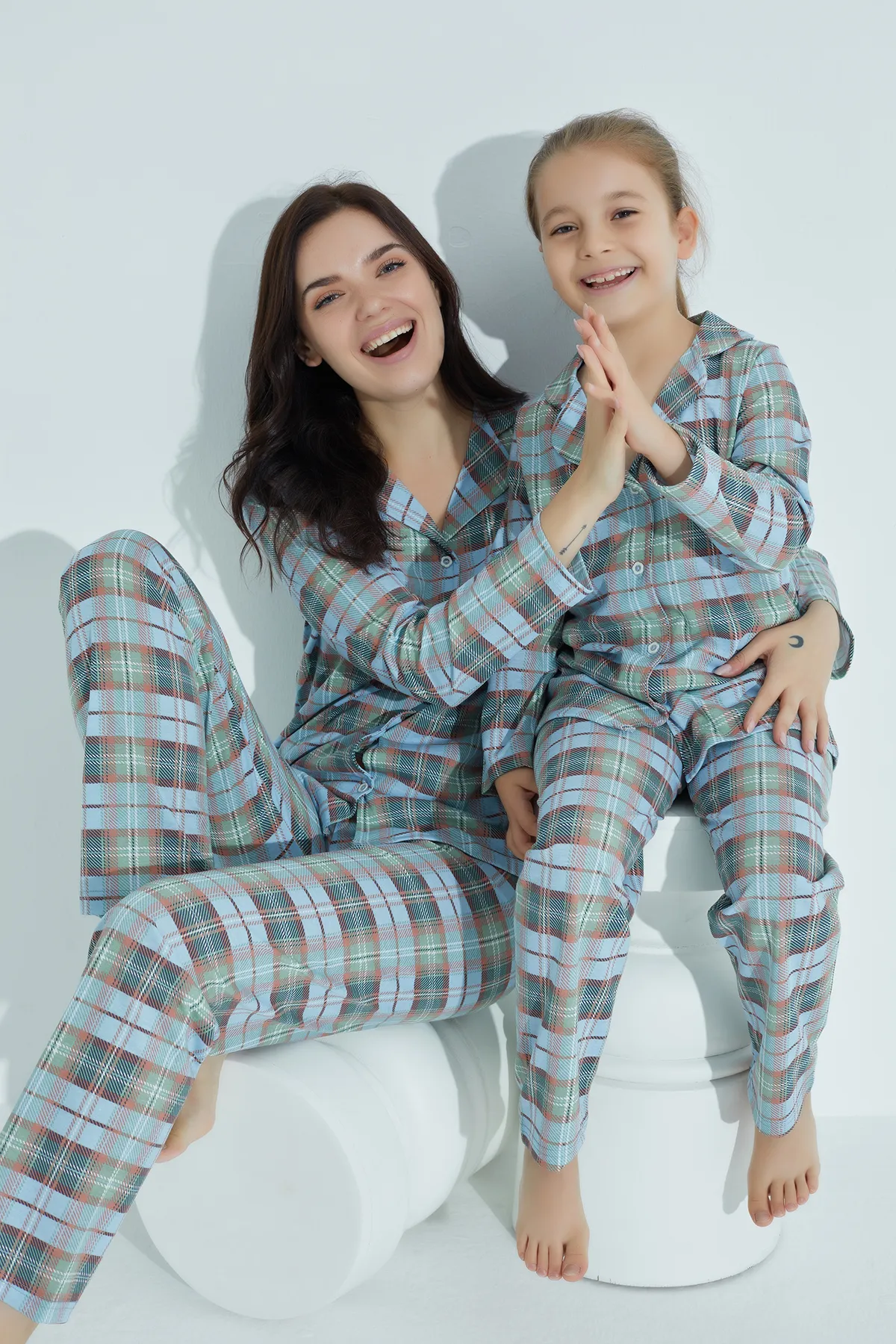 STRAWBERRY  Pyjama-Set aus Baumwolle mit Knöpfen