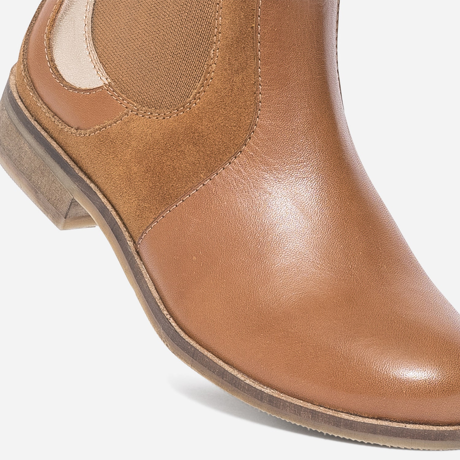 Boots camel en cuir à détails cuivrés