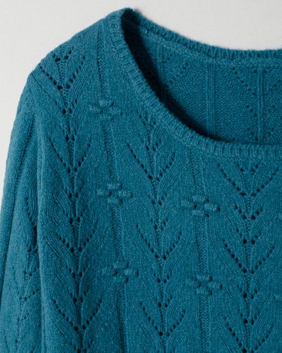 Pull maille ajourée et fleurs